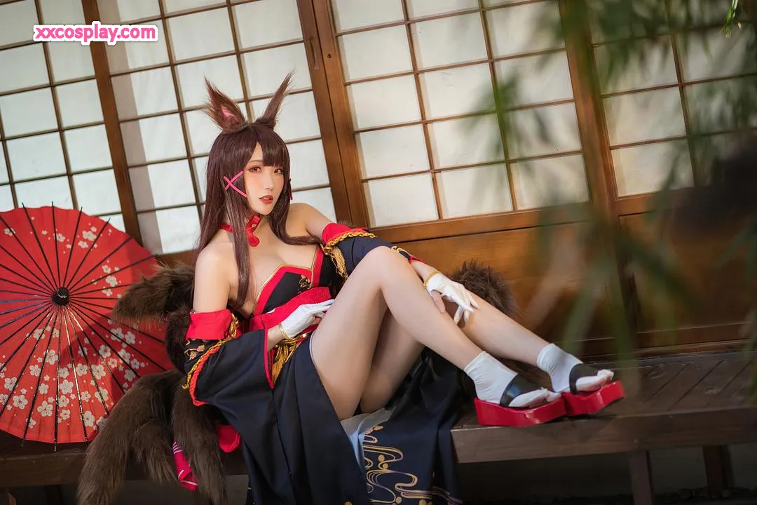 Guaxi Jiang as Akagi: Seductive Fox Shrine Maiden